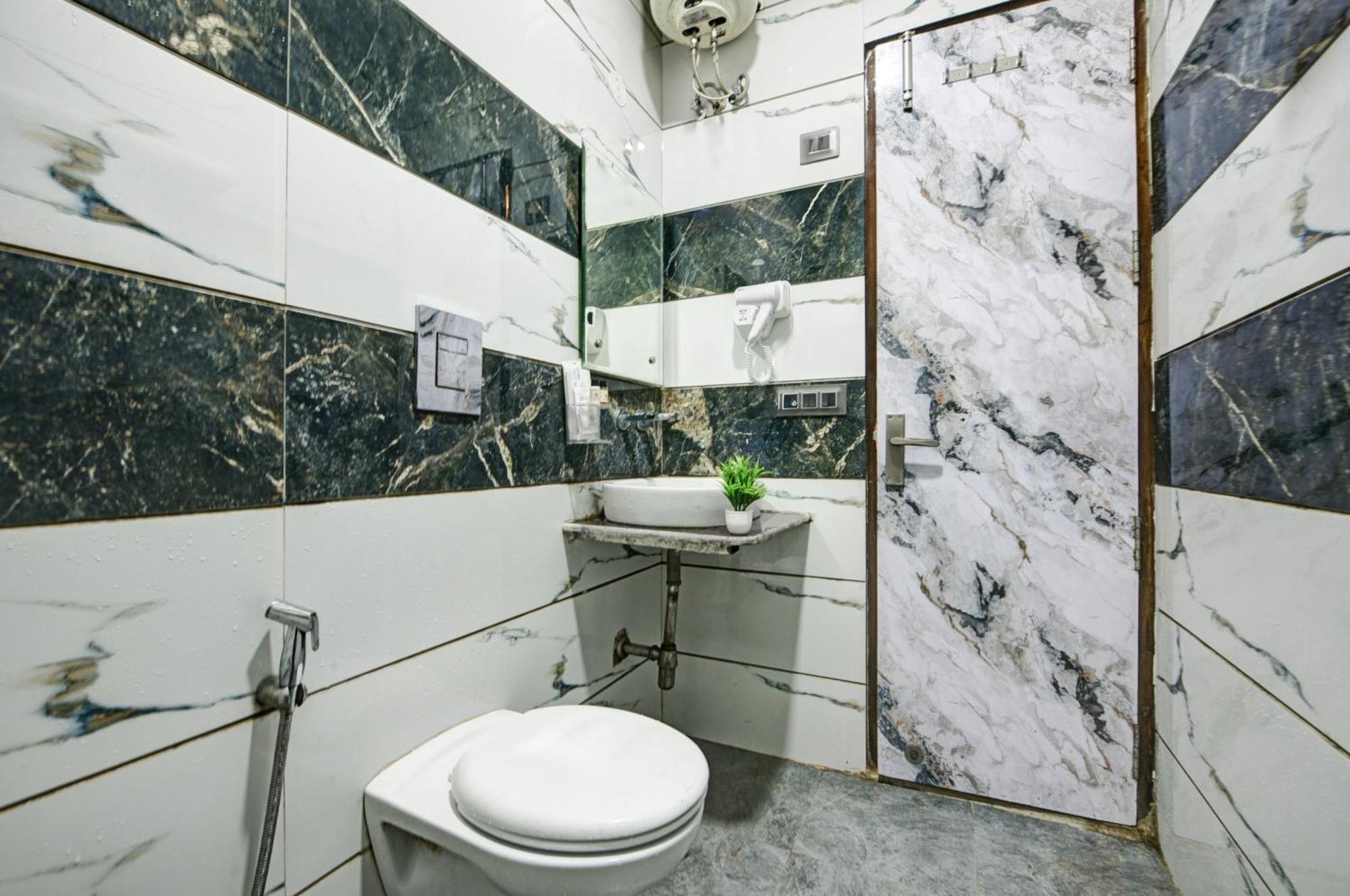 New Frontier - 2 Mins From Old Delhi Railway Station & Chandni Chowk Екстериор снимка